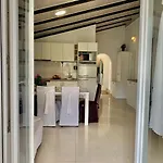 Neve Beachfront Apartamento *
