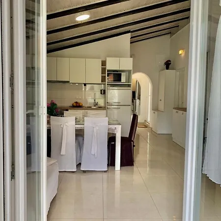Neve Beachfront Apartamento *